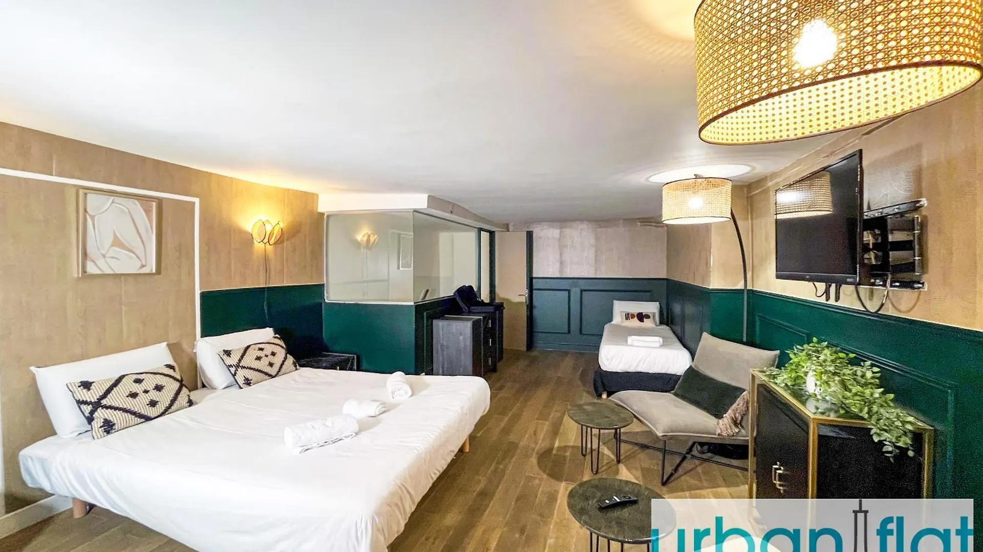 Urban Flat 31 - Charming Triplex In Parisアパートメント 0*, パリ